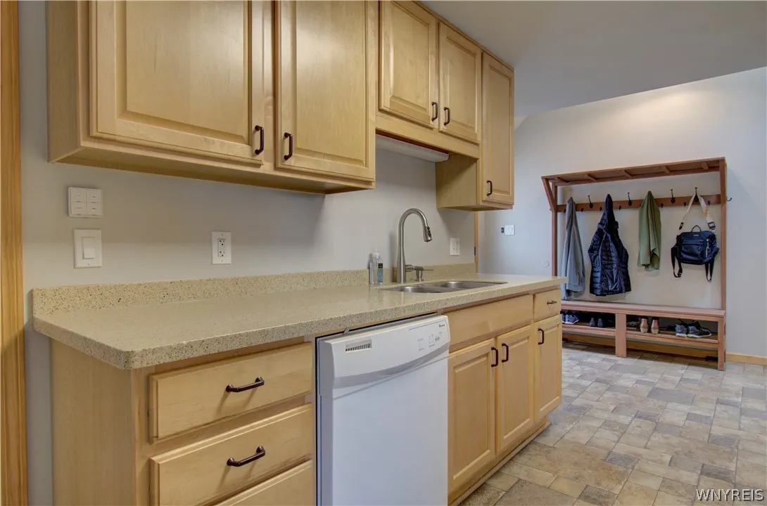 1603 Love Road, Grand Island, New York 14072, Grand Island, New York 14072, 3 Bedroom Bedrooms, 8 Room Rooms,2 BathroomBathrooms,Residential,For Sale,1603 Love Road, Grand Island, New York 14072,0,B1702957