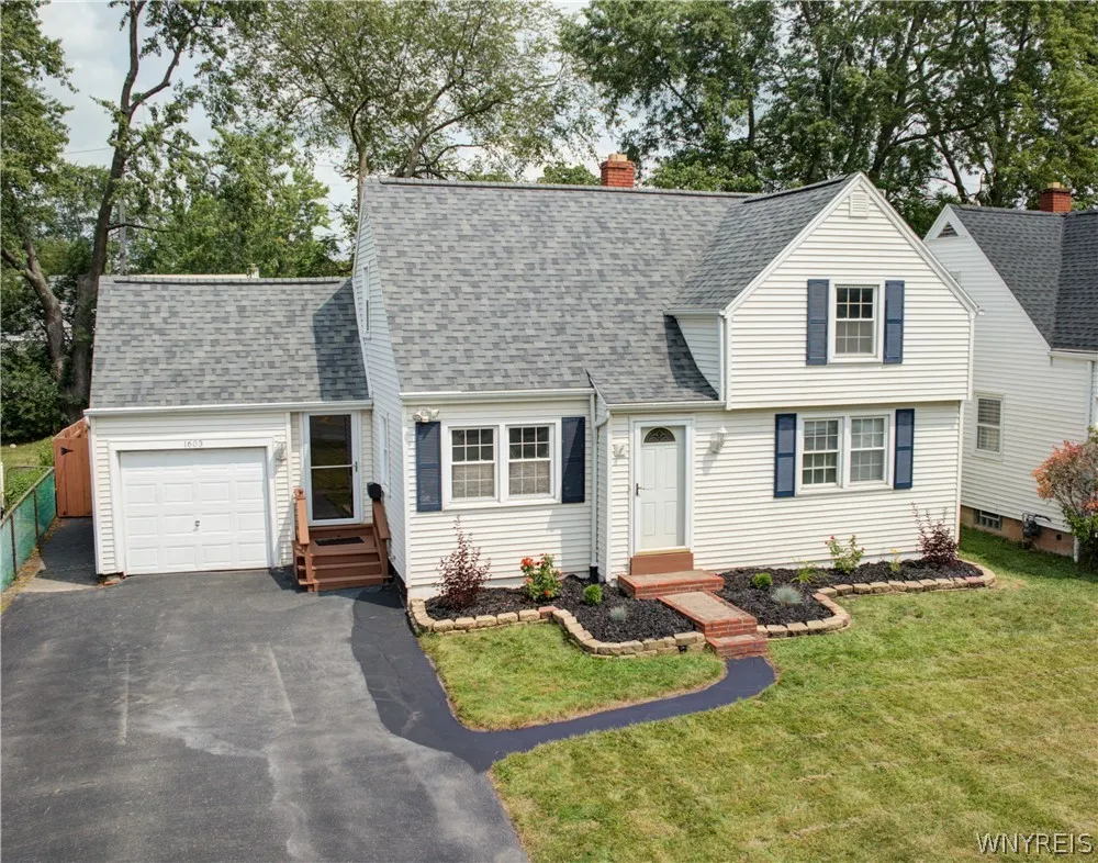 1603 Love Road, Grand Island, New York 14072, Grand Island, New York 14072, 3 Bedroom Bedrooms, 8 Room Rooms,2 BathroomBathrooms,Residential,For Sale,1603 Love Road, Grand Island, New York 14072,0,B1702957