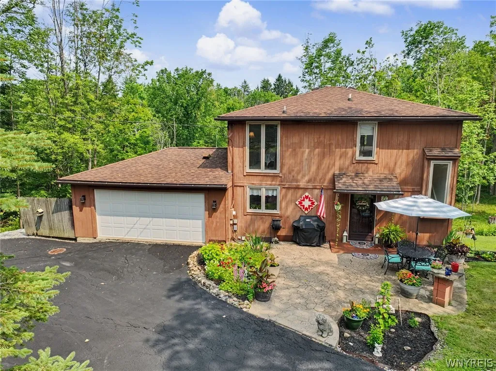 12 Fairlawn Drive, Aurora, New York 14052, Aurora, New York 14052, 3 Bedroom Bedrooms, 6 Room Rooms,1 BathroomBathrooms,Residential,Closed,12 Fairlawn Drive, Aurora, New York 14052,0,B1702794