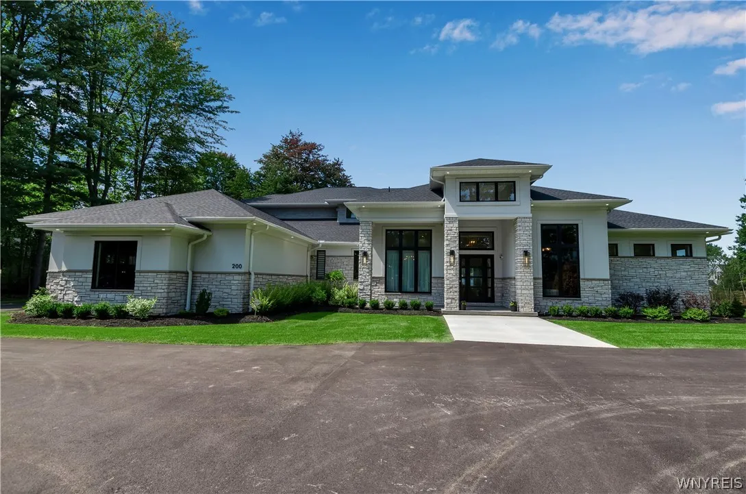4505 Boncrest West, Clarence, New York 14031, Clarence, New York 14031, 6 Bedroom Bedrooms, 13 Room Rooms,6 BathroomBathrooms,Residential,For Sale,4505 Boncrest West, Clarence, New York 14031,0,B1701643