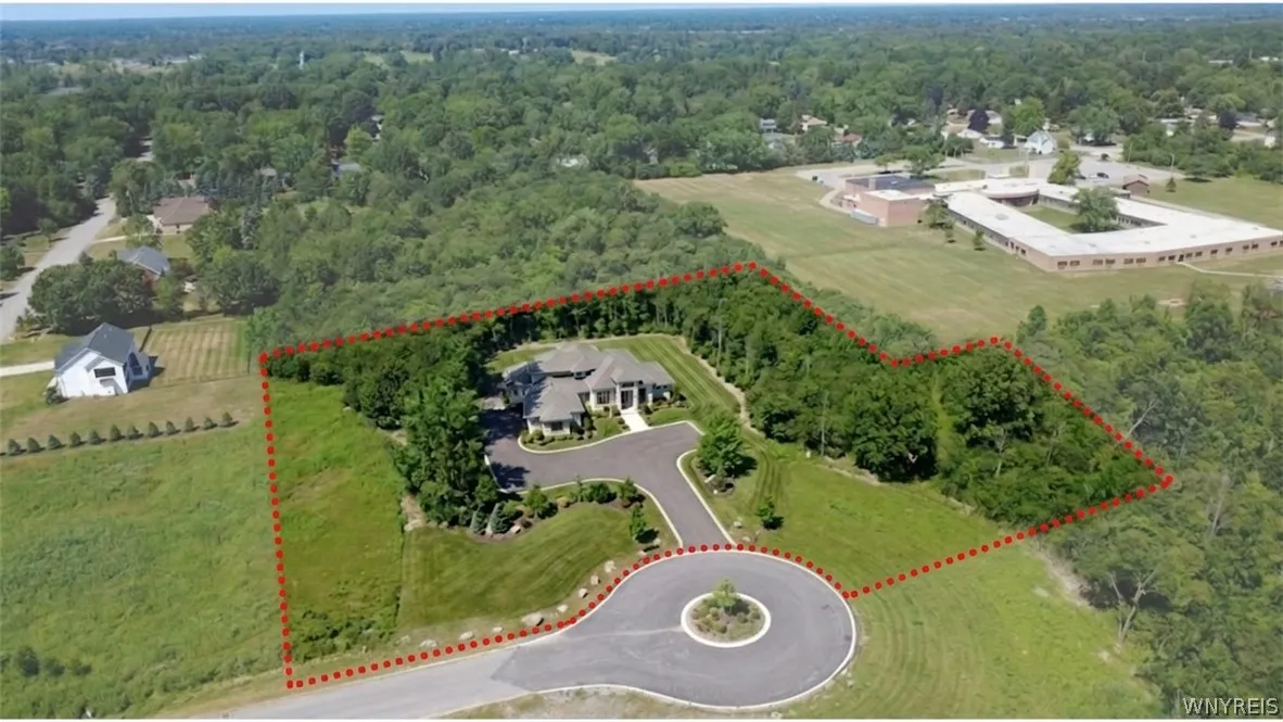 4505 Boncrest West, Clarence, New York 14031, Clarence, New York 14031, 6 Bedroom Bedrooms, 13 Room Rooms,6 BathroomBathrooms,Residential,For Sale,4505 Boncrest West, Clarence, New York 14031,0,B1701643