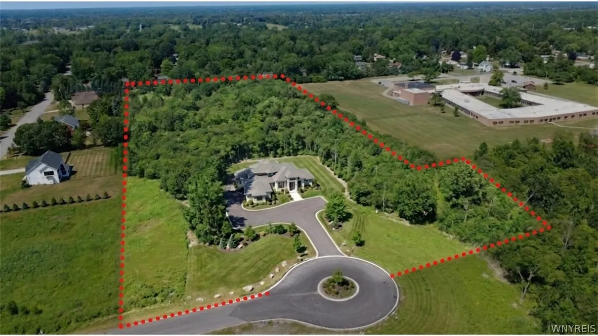 4505 Boncrest West, Clarence, New York 14031, Clarence, New York 14031, 6 Bedroom Bedrooms, 13 Room Rooms,6 BathroomBathrooms,Residential,For Sale,4505 Boncrest West, Clarence, New York 14031,0,B1703281