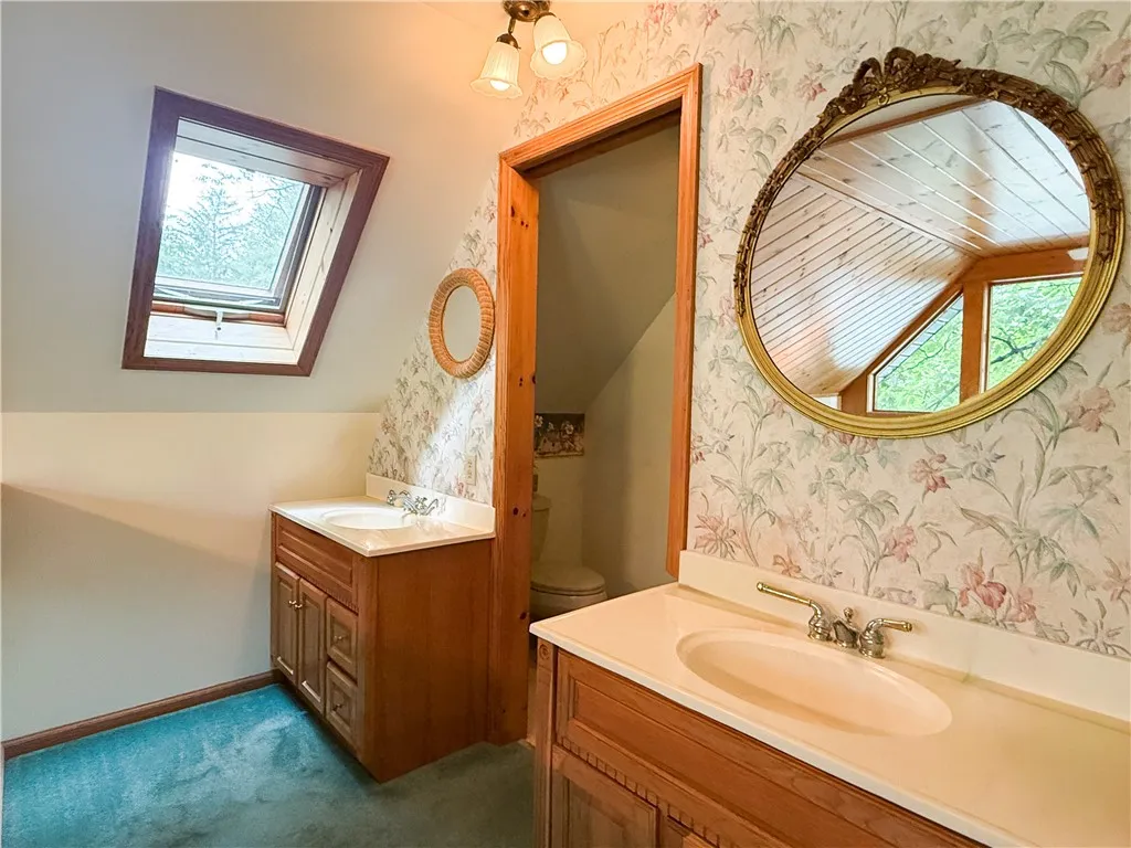 Dual vanities for the primary en suite