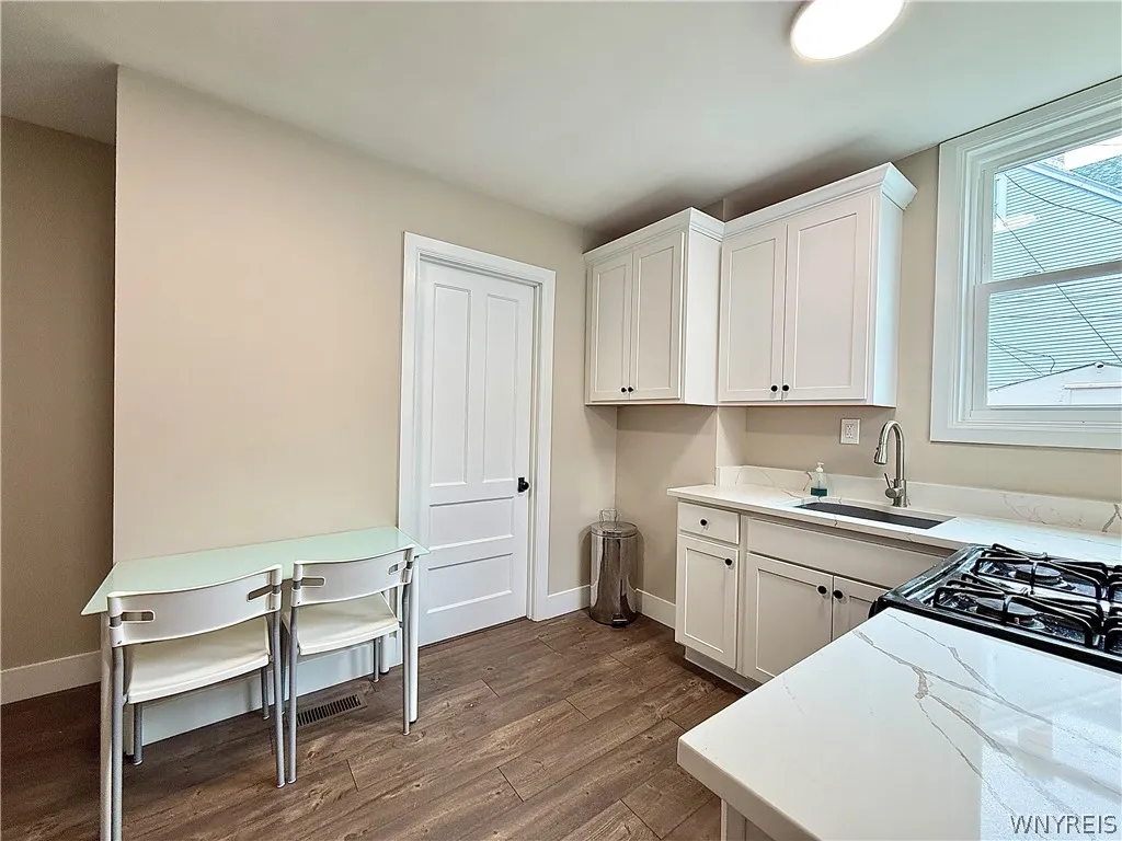 460 Rhode Island Street 1, Buffalo, New York 14213, Buffalo, New York 14213, 2 Bedroom Bedrooms, 5 Room Rooms,1 BathroomBathrooms,Residential Lease,For Rent,460 Rhode Island Street 1, Buffalo, New York 14213,0,B1702991