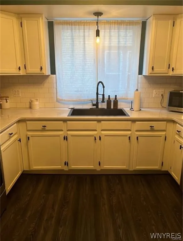 309 North Park Avenue, Buffalo, New York 14216, Buffalo, New York 14216, 3 Bedroom Bedrooms, 5 Room Rooms,1 BathroomBathrooms,Residential Lease,For Rent,309 North Park Avenue, Buffalo, New York 14216,0,B1703845