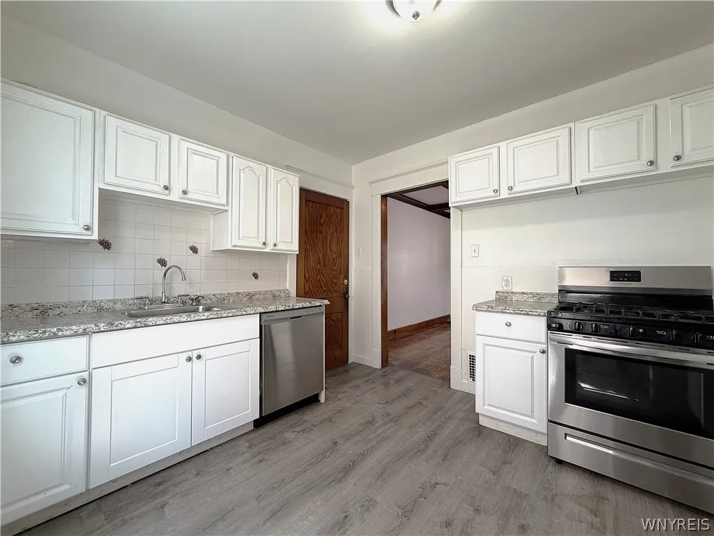 110 Commonwealth Avenue, Buffalo, New York 14216, Buffalo, New York 14216, 6 Bedroom Bedrooms, ,2 BathroomBathrooms,Residential,For Sale,110 Commonwealth Avenue, Buffalo, New York 14216,0,B1704125
