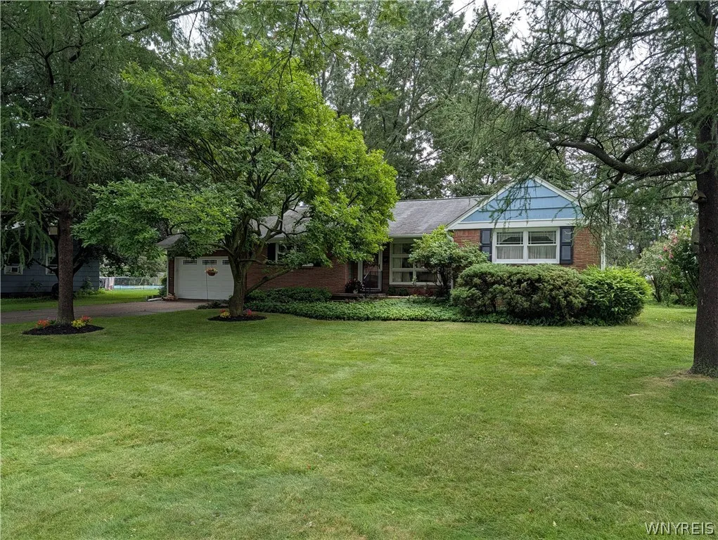 8325 Vernon Circle, Clarence, New York 14221, Clarence, New York 14221, 2 Bedroom Bedrooms, 6 Room Rooms,1 BathroomBathrooms,Residential,Closed,8325 Vernon Circle, Clarence, New York 14221,0,B1704244
