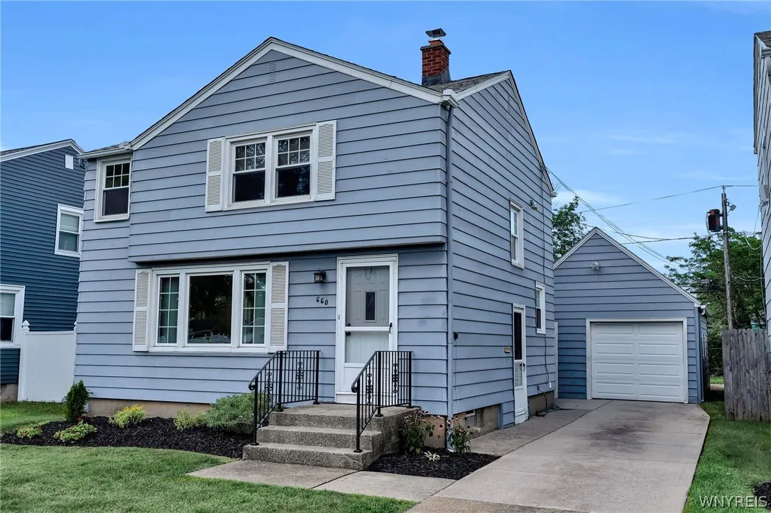 660 Moore Avenue, Tonawanda, New York 14223, Tonawanda, New York 14223, 4 Bedroom Bedrooms, 6 Room Rooms,1 BathroomBathrooms,Residential,Closed,660 Moore Avenue, Tonawanda, New York 14223,0,B1704629