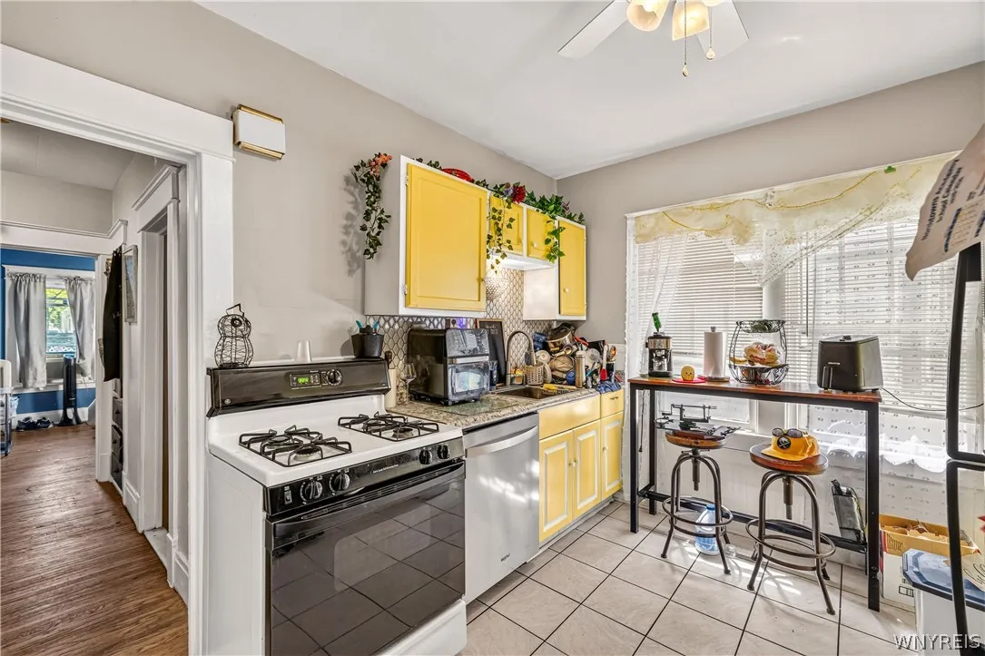 41 Crestwood Avenue, Buffalo, New York 14216, Buffalo, New York 14216, 6 Bedroom Bedrooms, ,2 BathroomBathrooms,Residential,For Sale,41 Crestwood Avenue, Buffalo, New York 14216,0,B1703110
