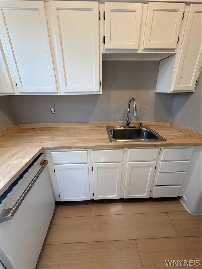590 Richmond Avenue 4, Buffalo, New York 14222, Buffalo, New York 14222, 1 Bedroom Bedrooms, 5 Room Rooms,1 BathroomBathrooms,Residential Lease,For Rent,590 Richmond Avenue 4, Buffalo, New York 14222,0,B1704500