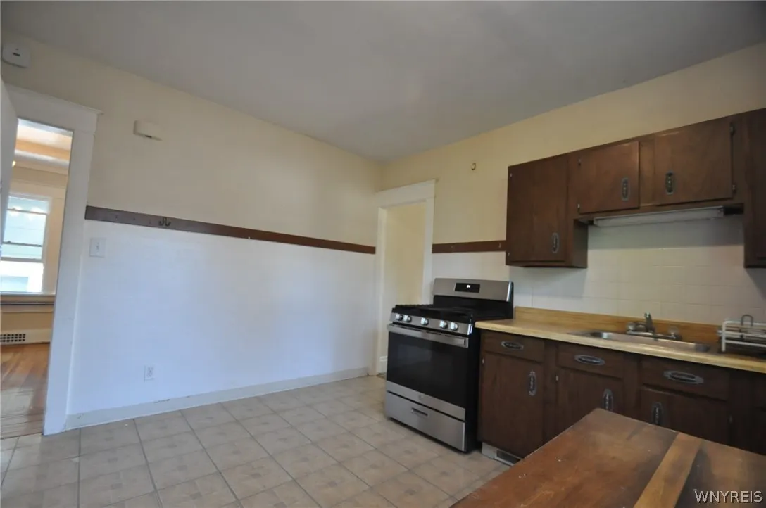 9 Wellington Road, Buffalo, New York 14216, Buffalo, New York 14216, 3 Bedroom Bedrooms, 6 Room Rooms,1 BathroomBathrooms,Residential Lease,For Rent,9 Wellington Road, Buffalo, New York 14216,0,B1704841