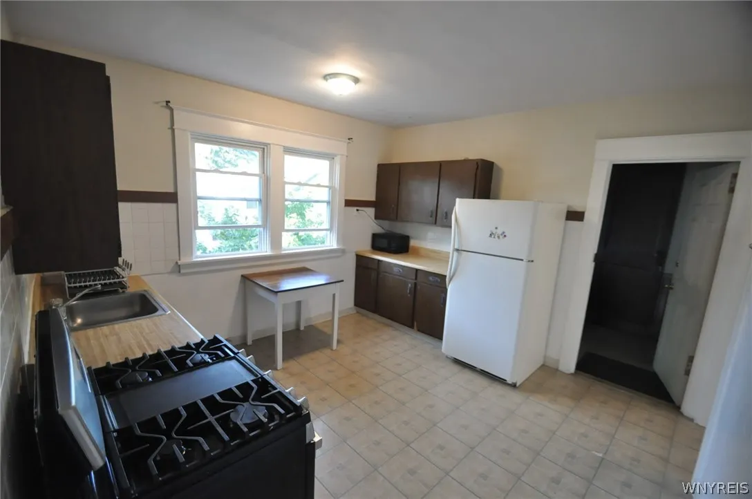 9 Wellington Road, Buffalo, New York 14216, Buffalo, New York 14216, 3 Bedroom Bedrooms, 6 Room Rooms,1 BathroomBathrooms,Residential Lease,For Rent,9 Wellington Road, Buffalo, New York 14216,0,B1704841