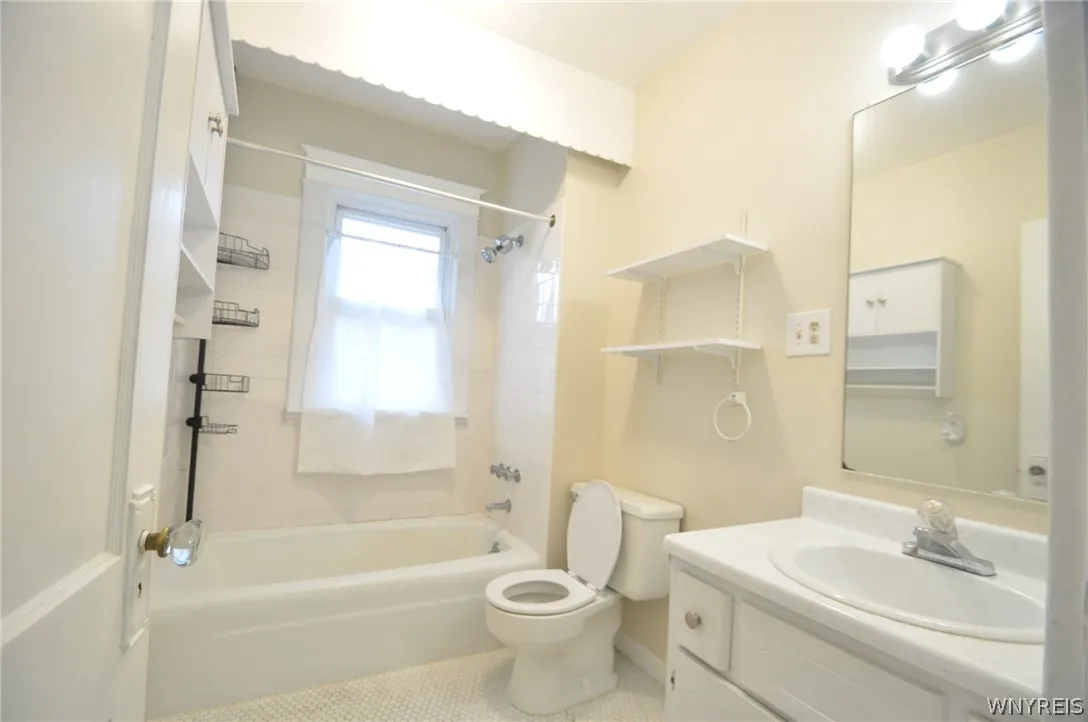 9 Wellington Road, Buffalo, New York 14216, Buffalo, New York 14216, 3 Bedroom Bedrooms, 6 Room Rooms,1 BathroomBathrooms,Residential Lease,For Rent,9 Wellington Road, Buffalo, New York 14216,0,B1704841