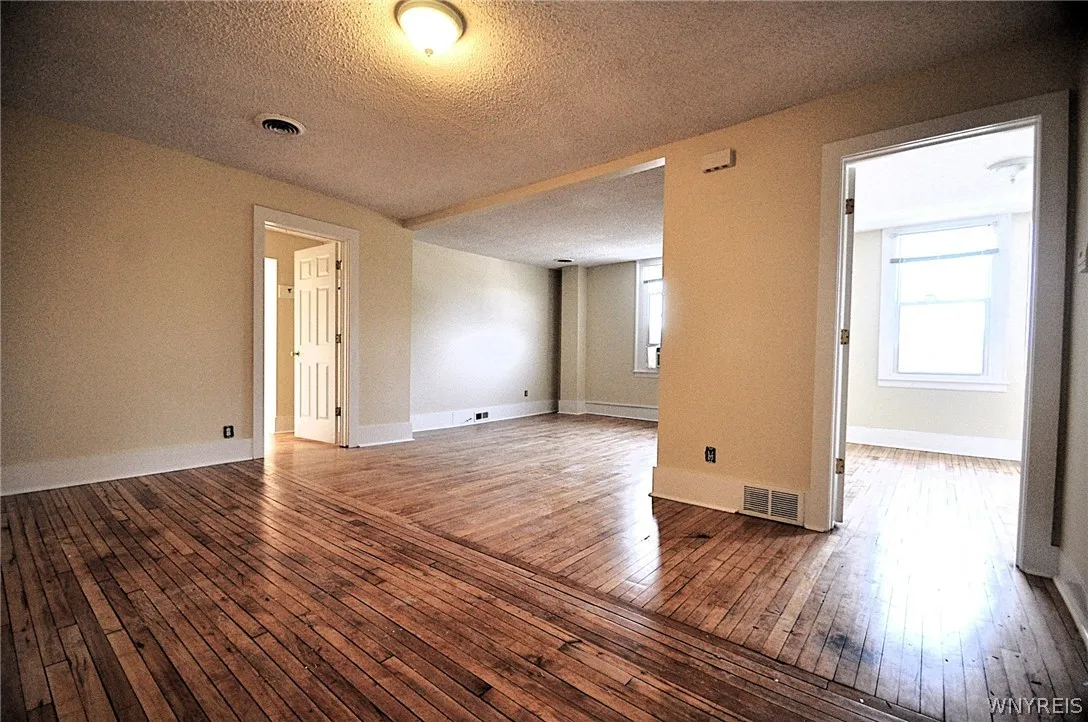 8525 Main Street, Clarence, New York 14221, Clarence, New York 14221, 2 Bedroom Bedrooms, 4 Room Rooms,1 BathroomBathrooms,Residential Lease,For Rent,8525 Main Street, Clarence, New York 14221,0,B1704845