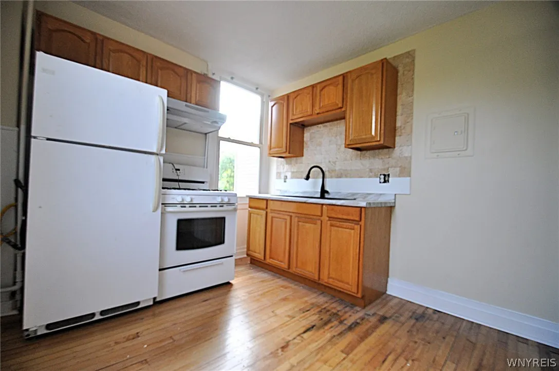 8525 Main Street, Clarence, New York 14221, Clarence, New York 14221, 2 Bedroom Bedrooms, 4 Room Rooms,1 BathroomBathrooms,Residential Lease,For Rent,8525 Main Street, Clarence, New York 14221,0,B1704845