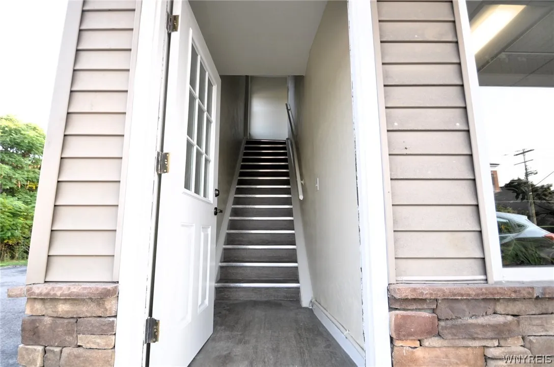 8525 Main Street, Clarence, New York 14221, Clarence, New York 14221, 2 Bedroom Bedrooms, 4 Room Rooms,1 BathroomBathrooms,Residential Lease,For Rent,8525 Main Street, Clarence, New York 14221,0,B1704845