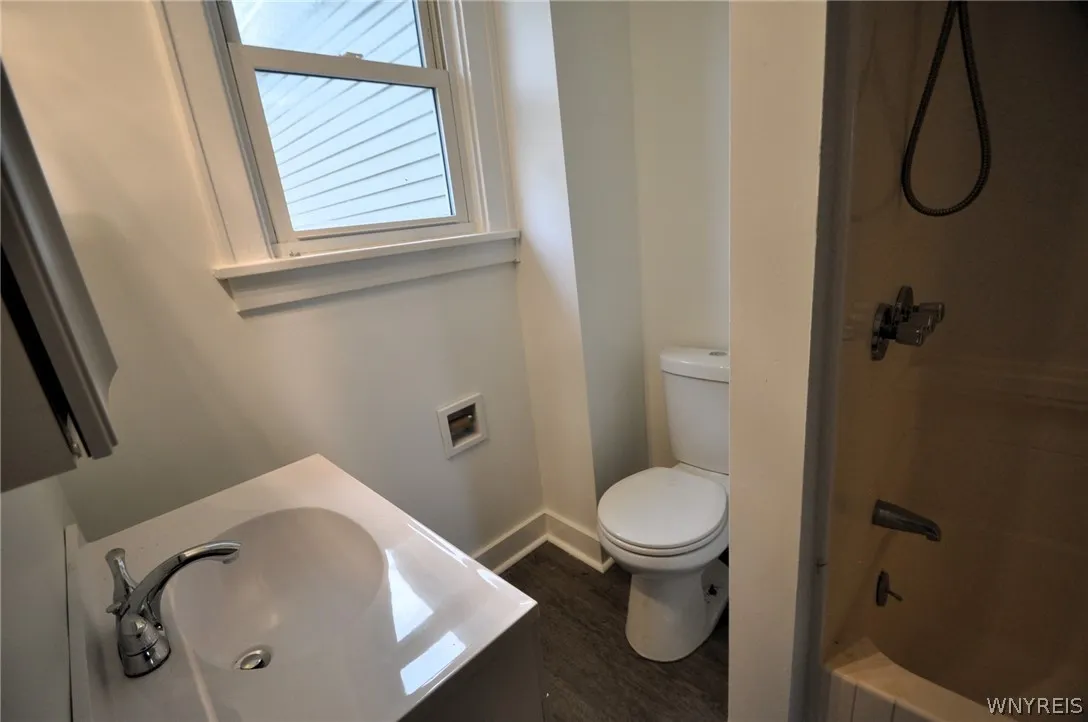 8525 Main Street, Clarence, New York 14221, Clarence, New York 14221, 2 Bedroom Bedrooms, 4 Room Rooms,1 BathroomBathrooms,Residential Lease,For Rent,8525 Main Street, Clarence, New York 14221,0,B1704845