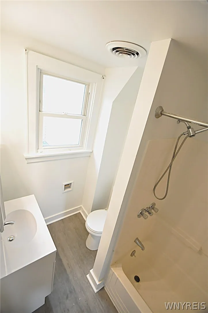 8525 Main Street, Clarence, New York 14221, Clarence, New York 14221, 2 Bedroom Bedrooms, 4 Room Rooms,1 BathroomBathrooms,Residential Lease,For Rent,8525 Main Street, Clarence, New York 14221,0,B1704845