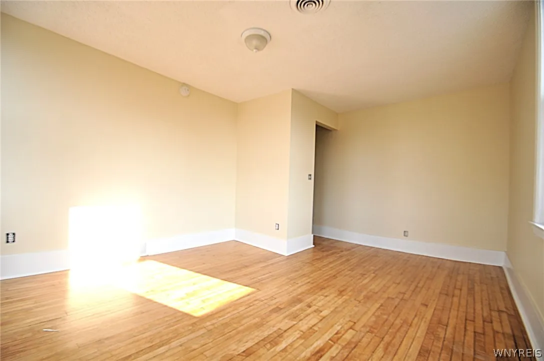 8525 Main Street, Clarence, New York 14221, Clarence, New York 14221, 2 Bedroom Bedrooms, 4 Room Rooms,1 BathroomBathrooms,Residential Lease,For Rent,8525 Main Street, Clarence, New York 14221,0,B1704845
