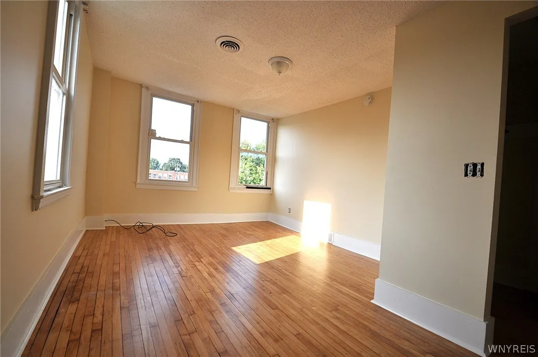 8525 Main Street, Clarence, New York 14221, Clarence, New York 14221, 2 Bedroom Bedrooms, 4 Room Rooms,1 BathroomBathrooms,Residential Lease,For Rent,8525 Main Street, Clarence, New York 14221,0,B1704845