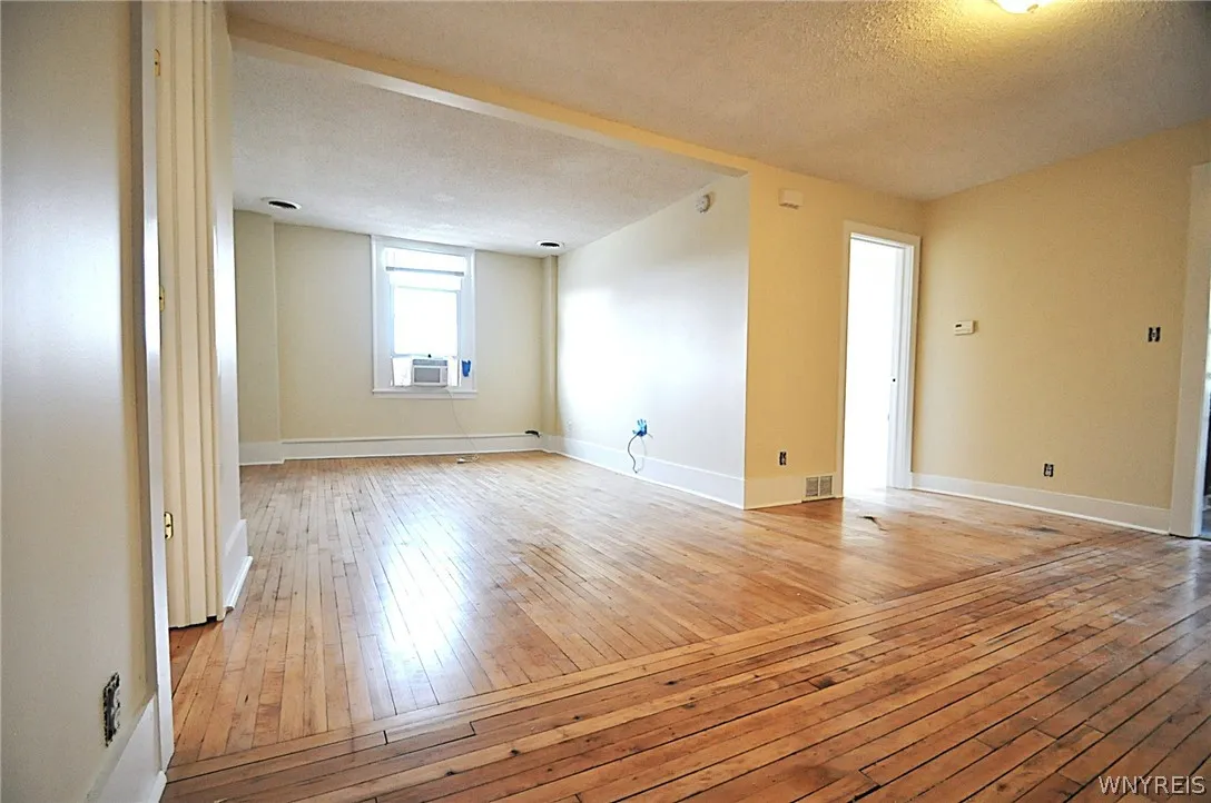 8525 Main Street, Clarence, New York 14221, Clarence, New York 14221, 2 Bedroom Bedrooms, 4 Room Rooms,1 BathroomBathrooms,Residential Lease,For Rent,8525 Main Street, Clarence, New York 14221,0,B1704845