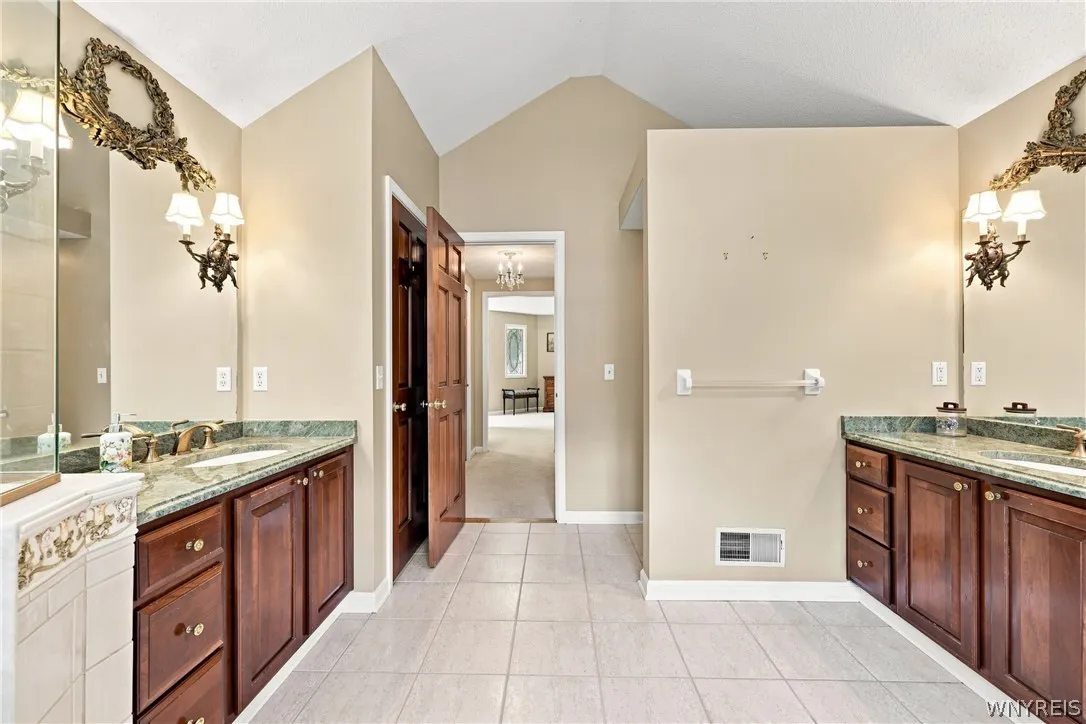 8304 Silver Fox Court, Clarence, New York 14221, Clarence, New York 14221, 4 Bedroom Bedrooms, 10 Room Rooms,2 BathroomBathrooms,Residential,For Sale,8304 Silver Fox Court, Clarence, New York 14221,0,B1704293