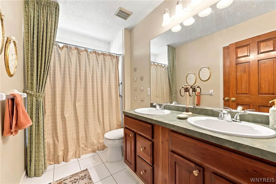 8304 Silver Fox Court, Clarence, New York 14221, Clarence, New York 14221, 4 Bedroom Bedrooms, 10 Room Rooms,2 BathroomBathrooms,Residential,For Sale,8304 Silver Fox Court, Clarence, New York 14221,0,B1704293