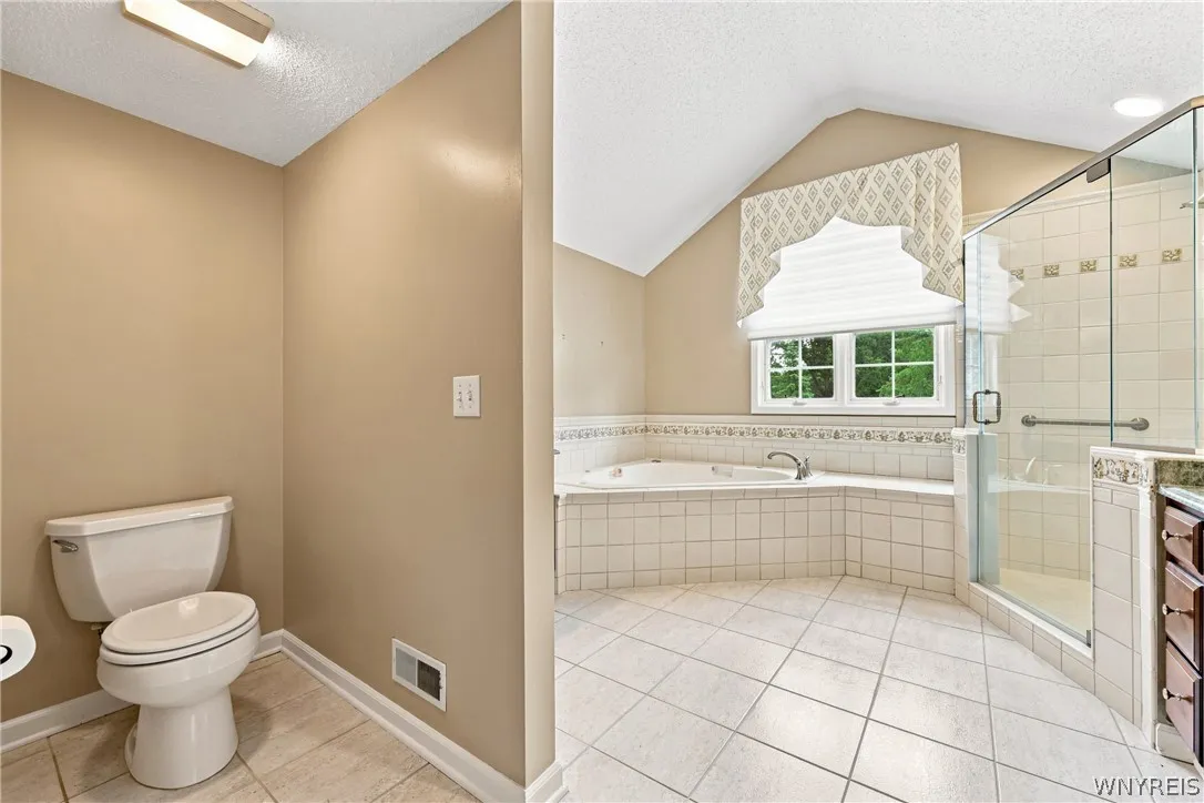 8304 Silver Fox Court, Clarence, New York 14221, Clarence, New York 14221, 4 Bedroom Bedrooms, 10 Room Rooms,2 BathroomBathrooms,Residential,For Sale,8304 Silver Fox Court, Clarence, New York 14221,0,B1704293