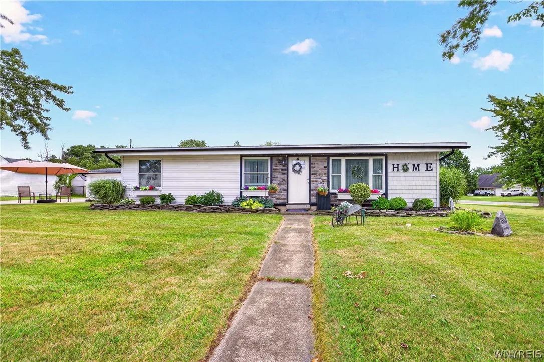 1563 Broadway, Grand Island, New York 14072, Grand Island, New York 14072, 3 Bedroom Bedrooms, 5 Room Rooms,1 BathroomBathrooms,Residential,Closed,1563 Broadway, Grand Island, New York 14072,0,B1703998