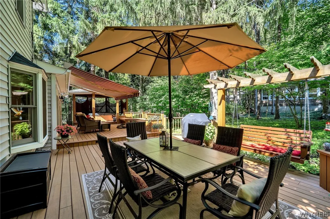 105 Tanglewood Drive West, Orchard Park, New York, Orchard Park, New York 14127, 5 Bedroom Bedrooms, 15 Room Rooms,2 BathroomBathrooms,Residential,For Sale,105 Tanglewood Drive West, Orchard Park, New York ,0,B1704337