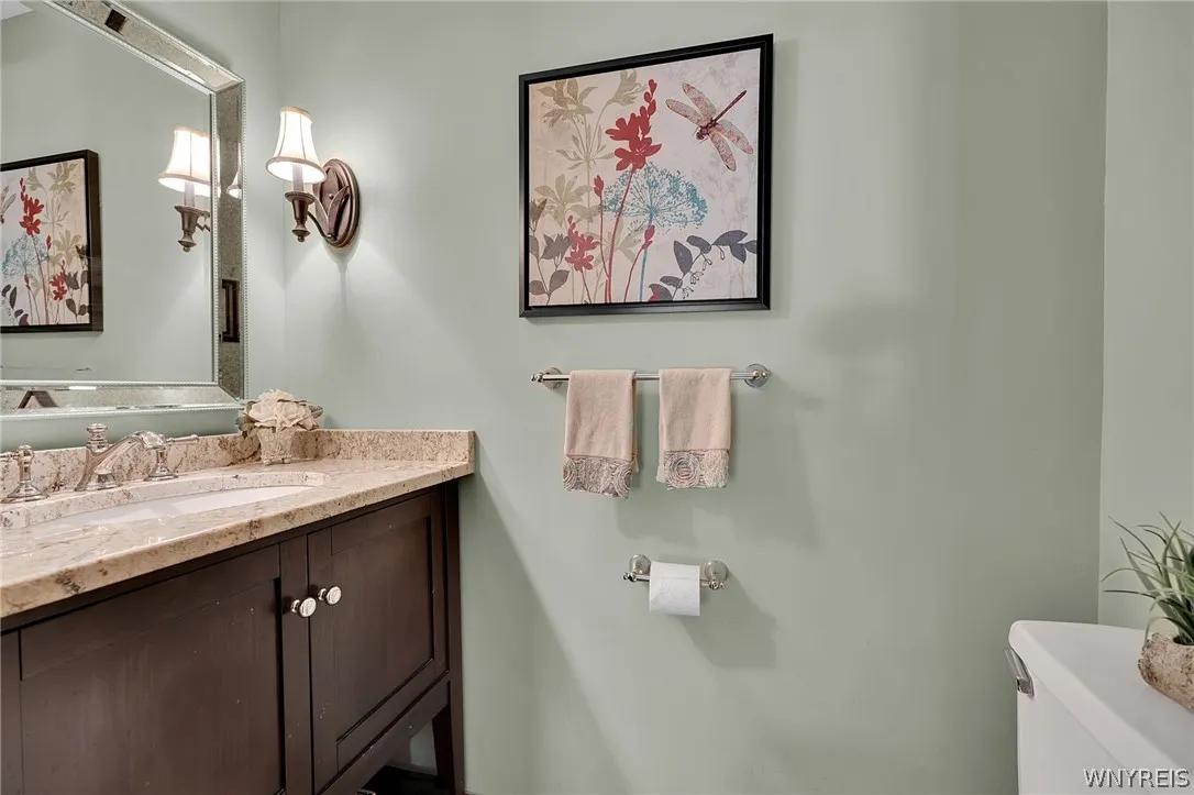 105 Tanglewood Drive West, Orchard Park, New York, Orchard Park, New York 14127, 5 Bedroom Bedrooms, 15 Room Rooms,2 BathroomBathrooms,Residential,For Sale,105 Tanglewood Drive West, Orchard Park, New York ,0,B1704337