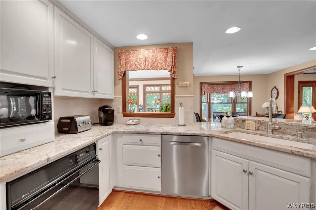 105 Tanglewood Drive West, Orchard Park, New York, Orchard Park, New York 14127, 5 Bedroom Bedrooms, 15 Room Rooms,2 BathroomBathrooms,Residential,For Sale,105 Tanglewood Drive West, Orchard Park, New York ,0,B1704337