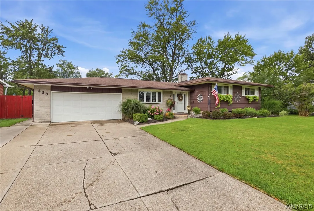 438 Brookwood Drive, Hamburg, New York 14075, Hamburg, New York 14075, 4 Bedroom Bedrooms, 10 Room Rooms,2 BathroomBathrooms,Residential,Closed,438 Brookwood Drive, Hamburg, New York 14075,0,B1706807