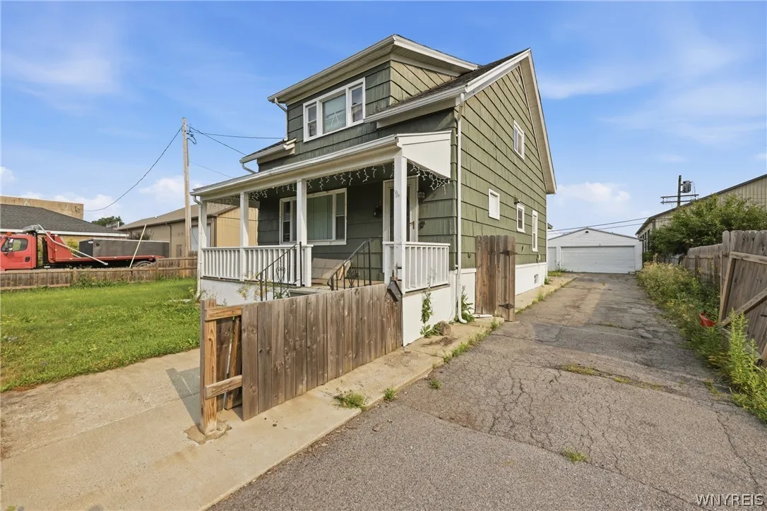 120 Dupont Avenue, Tonawanda, New York 14150, Tonawanda, New York 14150, 5 Bedroom Bedrooms, 8 Room Rooms,1 BathroomBathrooms,Residential,For Sale,120 Dupont Avenue, Tonawanda, New York 14150,0,B1706835