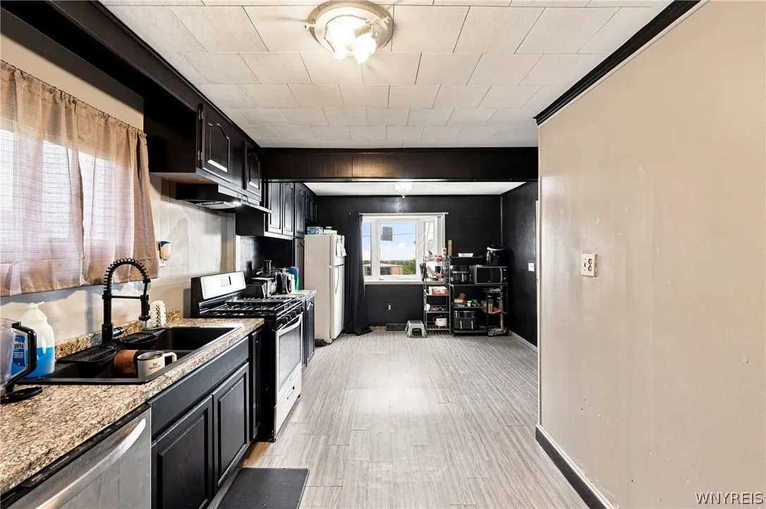 120 Dupont Avenue, Tonawanda, New York 14150, Tonawanda, New York 14150, 5 Bedroom Bedrooms, 8 Room Rooms,1 BathroomBathrooms,Residential,For Sale,120 Dupont Avenue, Tonawanda, New York 14150,0,B1706835
