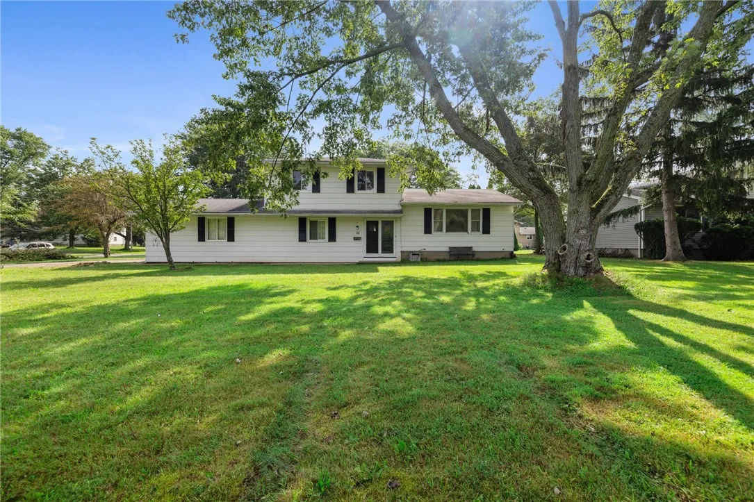 10 Medallion Drive, Greece, New York 14626, Greece, New York 14626, 4 Bedroom Bedrooms, 8 Room Rooms,2 BathroomBathrooms,Residential,Closed,10 Medallion Drive, Greece, New York 14626,0,R1707130