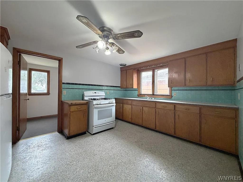 72 Nicholson Street, Buffalo, New York 14214, Buffalo, New York 14214, 5 Bedroom Bedrooms, ,2 BathroomBathrooms,Residential,For Sale,72 Nicholson Street, Buffalo, New York 14214,0,B1706103