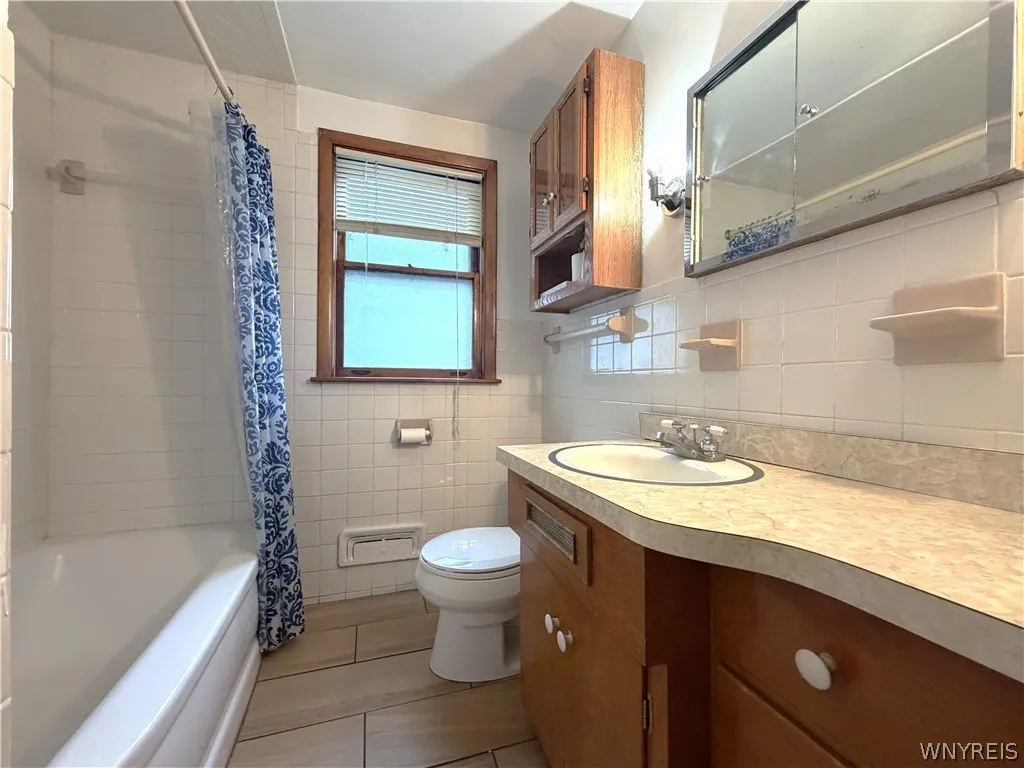 72 Nicholson Street, Buffalo, New York 14214, Buffalo, New York 14214, 5 Bedroom Bedrooms, ,2 BathroomBathrooms,Residential,For Sale,72 Nicholson Street, Buffalo, New York 14214,0,B1706103
