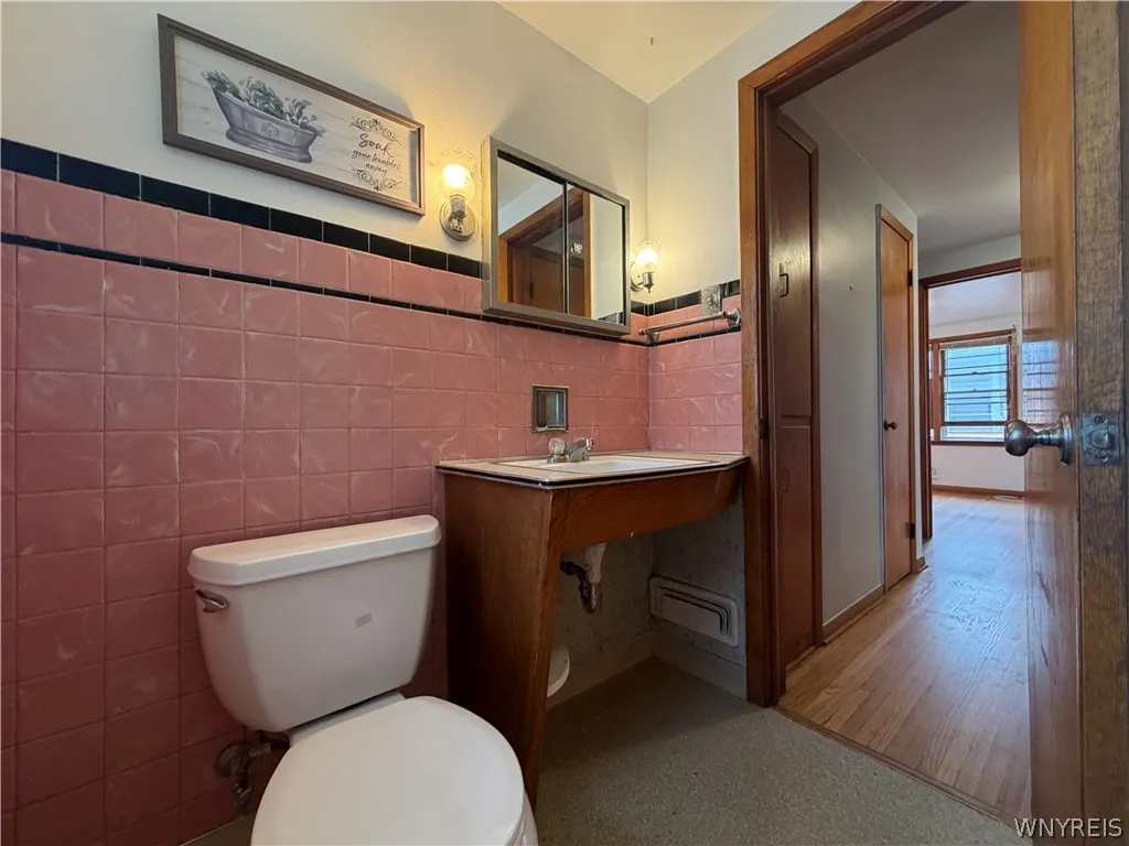 72 Nicholson Street, Buffalo, New York 14214, Buffalo, New York 14214, 5 Bedroom Bedrooms, ,2 BathroomBathrooms,Residential,For Sale,72 Nicholson Street, Buffalo, New York 14214,0,B1706103
