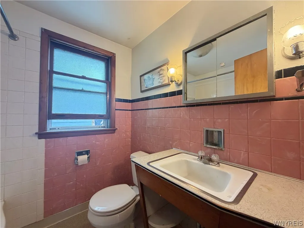 72 Nicholson Street, Buffalo, New York 14214, Buffalo, New York 14214, 5 Bedroom Bedrooms, ,2 BathroomBathrooms,Residential,For Sale,72 Nicholson Street, Buffalo, New York 14214,0,B1706103