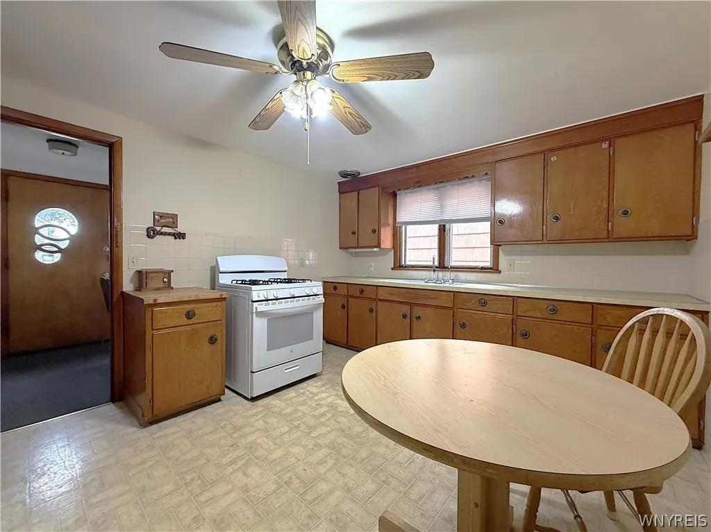 72 Nicholson Street, Buffalo, New York 14214, Buffalo, New York 14214, 5 Bedroom Bedrooms, ,2 BathroomBathrooms,Residential,For Sale,72 Nicholson Street, Buffalo, New York 14214,0,B1706103
