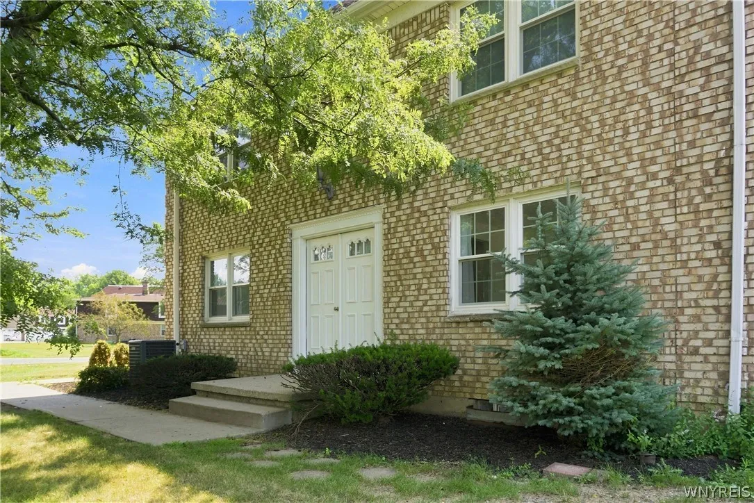 90 Carriage Drive 8, Orchard Park, New York 14127, Orchard Park, New York 14127, 3 Bedroom Bedrooms, 12 Room Rooms,2 BathroomBathrooms,Residential,Closed,90 Carriage Drive 8, Orchard Park, New York 14127,0,B1707862