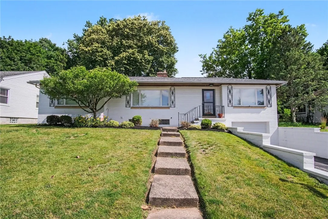 60 Longcroft Road, Irondequoit, New York 14609, Irondequoit, New York 14609, 3 Bedroom Bedrooms, 8 Room Rooms,2 BathroomBathrooms,Residential,Closed,60 Longcroft Road, Irondequoit, New York 14609,0,R1708050