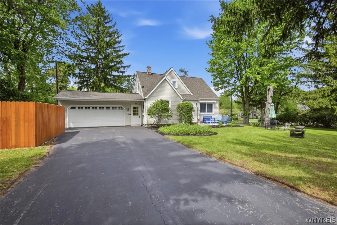 8730 Sunset Drive, Clarence, New York 14221, Clarence, New York 14221, 3 Bedroom Bedrooms, 6 Room Rooms,1 BathroomBathrooms,Residential,For Sale,8730 Sunset Drive, Clarence, New York 14221,0,B1708249
