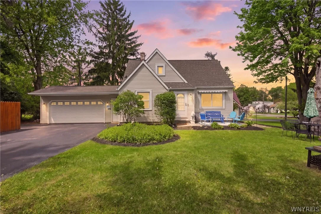 8730 Sunset Drive, Clarence, New York 14221, Clarence, New York 14221, 3 Bedroom Bedrooms, 6 Room Rooms,1 BathroomBathrooms,Residential,For Sale,8730 Sunset Drive, Clarence, New York 14221,0,B1708249