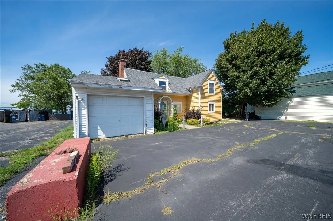4904 Lake Shore Road, Hamburg, New York 14075, Hamburg, New York 14075, 10 Room Rooms,Commercial Sale,For Sale,4904 Lake Shore Road, Hamburg, New York 14075,0,B1708473
