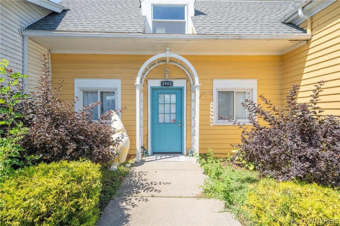 4904 Lake Shore Road, Hamburg, New York 14075, Hamburg, New York 14075, 10 Room Rooms,Commercial Sale,For Sale,4904 Lake Shore Road, Hamburg, New York 14075,0,B1708473