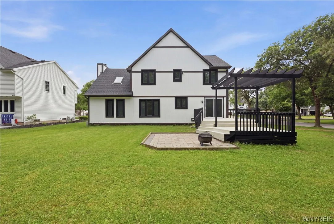 113 Meadow Spring Lane, Amherst, New York 14051, Amherst, New York 14051, 3 Bedroom Bedrooms, 10 Room Rooms,2 BathroomBathrooms,Residential,For Sale,113 Meadow Spring Lane, Amherst, New York 14051,0,B1708640