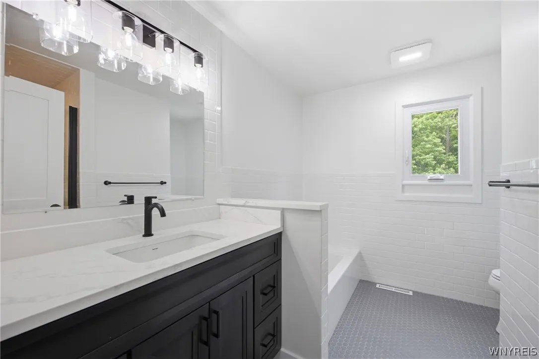 113 Meadow Spring Lane, Amherst, New York 14051, Amherst, New York 14051, 3 Bedroom Bedrooms, 10 Room Rooms,2 BathroomBathrooms,Residential,For Sale,113 Meadow Spring Lane, Amherst, New York 14051,0,B1708640
