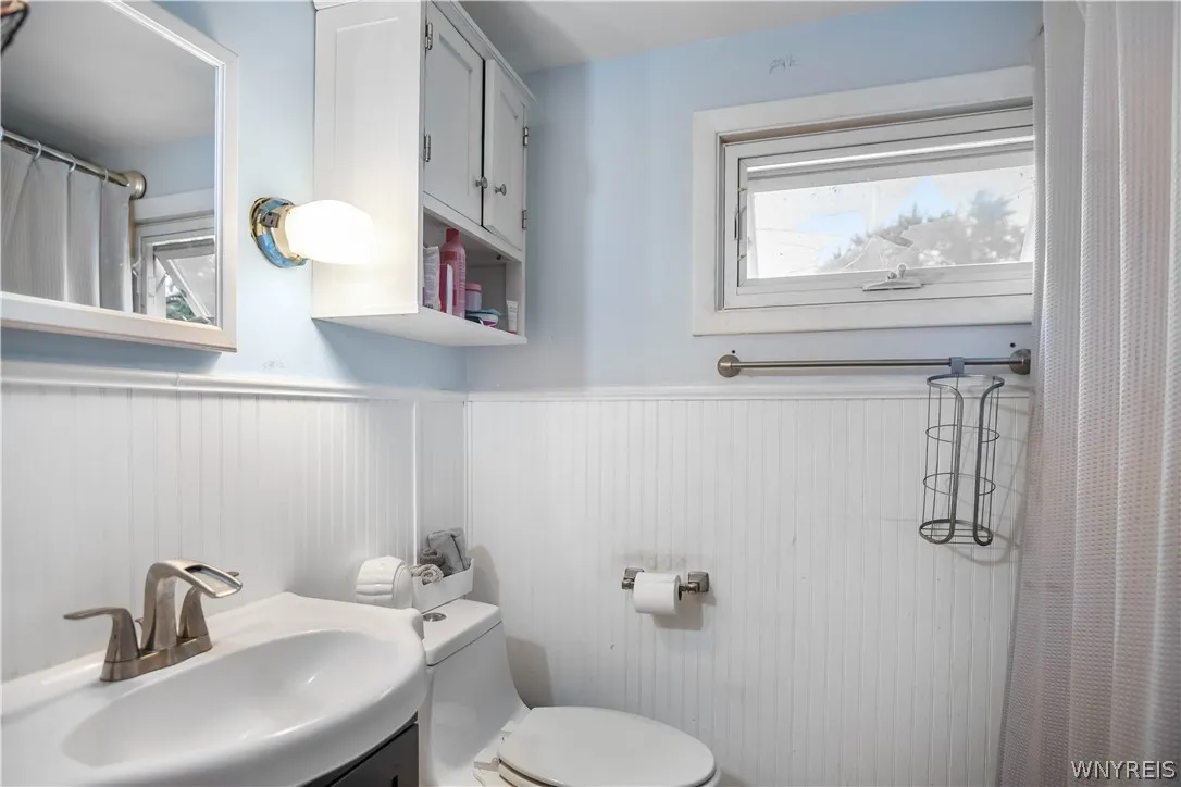 1551 Cox Road, Grand Island, New York 14072, Grand Island, New York 14072, 4 Bedroom Bedrooms, 6 Room Rooms,2 BathroomBathrooms,Residential,For Sale,1551 Cox Road, Grand Island, New York 14072,0,B1708658